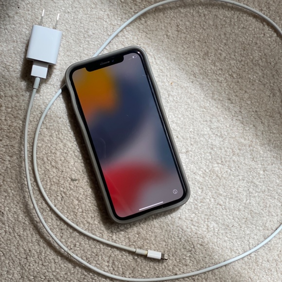 iPhone X 64gb unlocked - amazing condition - Picture 9 of 10